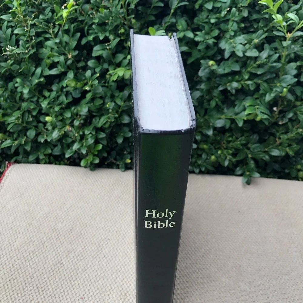 Holy Bible New International Version by Zondervan 2011